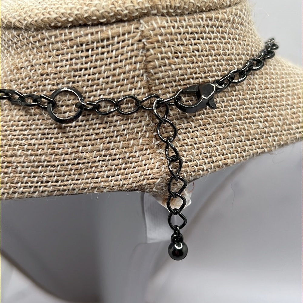 Vintage Faux Pearl & Gunmetal Necklace. - Picture 10 of 10